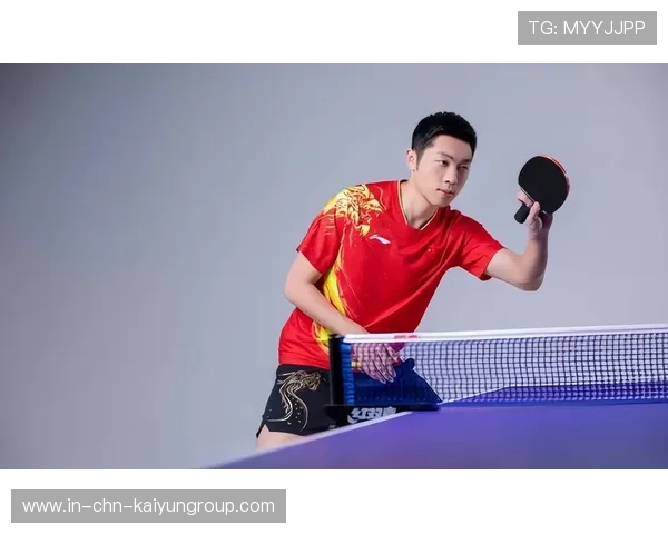 世界冠军许昕近况，现身迪士尼当“保镖”，妻子带俩娃锅盖头抢镜