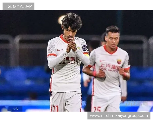 上海海港前锋李明头球破门，锁定胜局